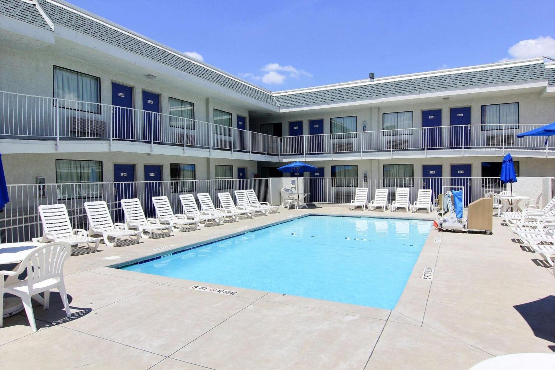 Motel 6-Austin, TX - North Central photo 5
