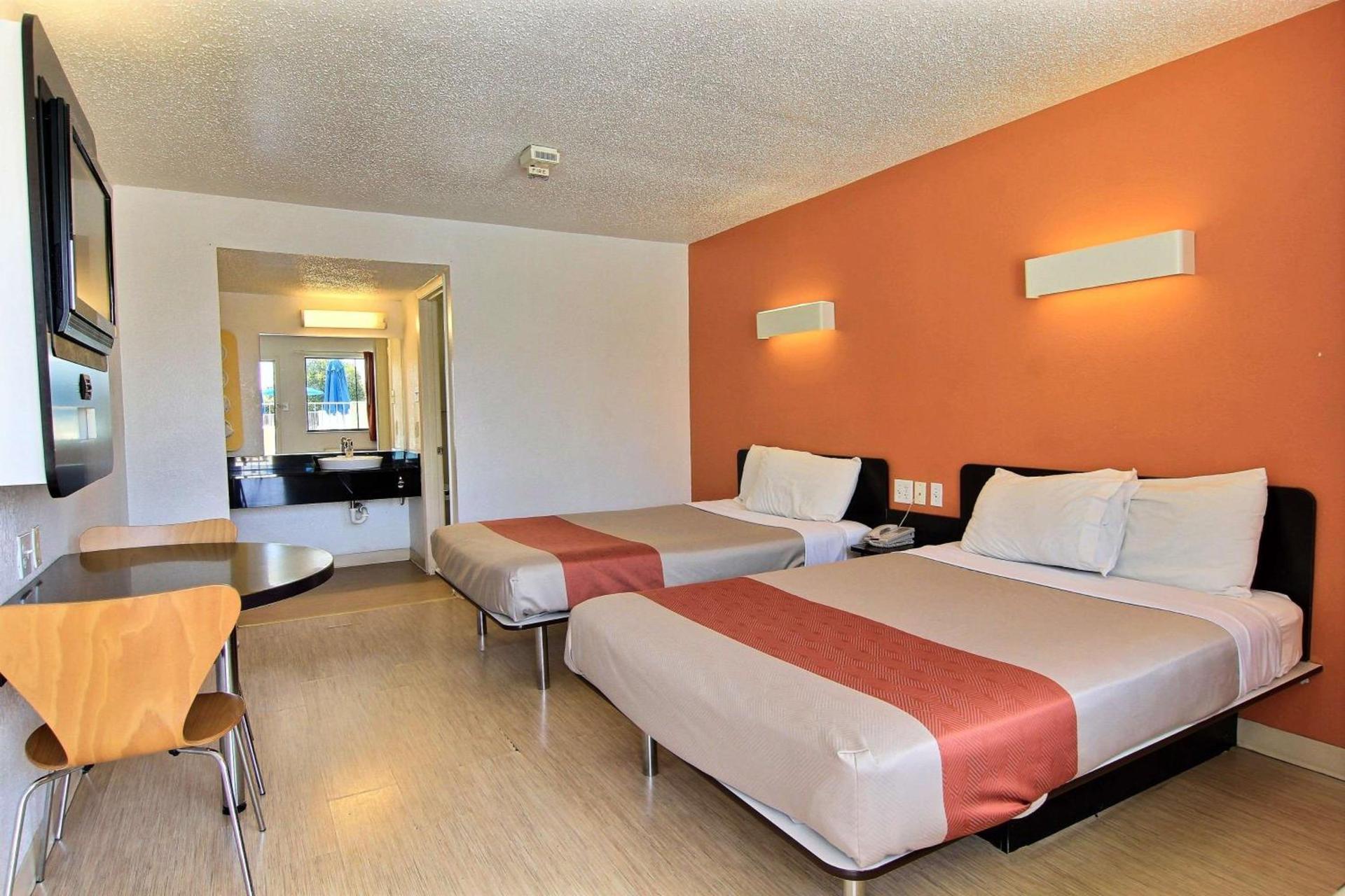 Motel 6-Austin, TX - North Central photo 7