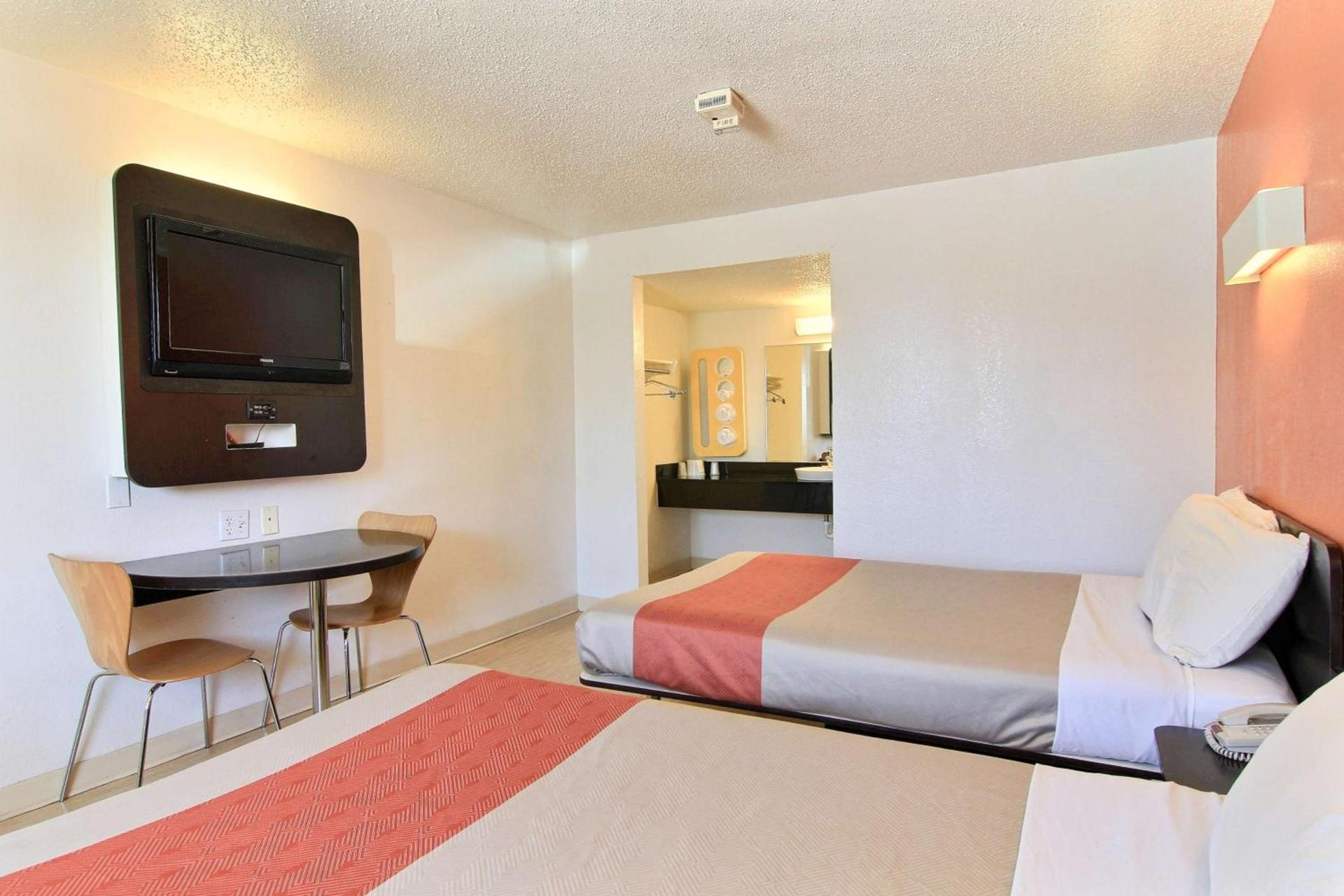 Motel 6-Austin, TX - North Central photo 9