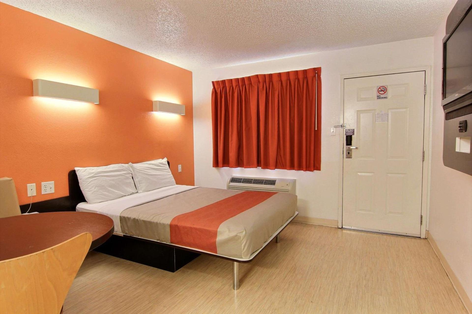 Motel 6-Austin, TX - North Central photo 10