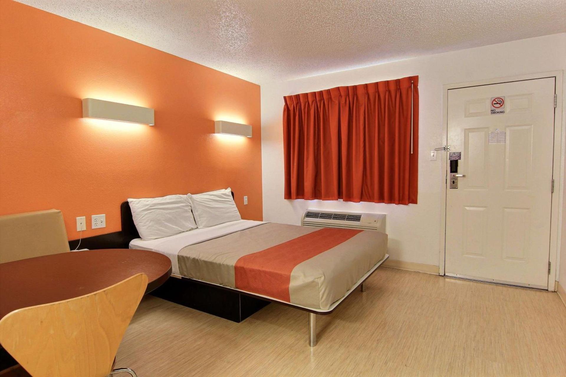 Motel 6-Austin, TX - North Central photo 11