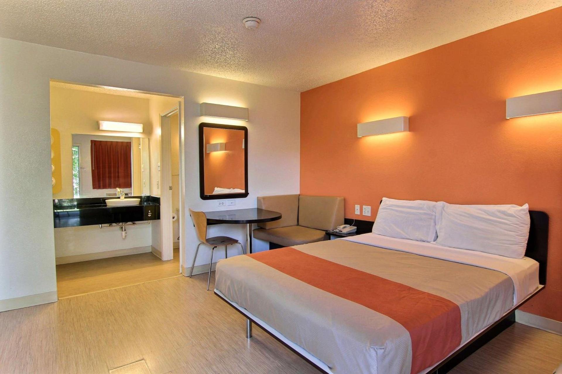 Motel 6-Austin, TX - North Central photo 12