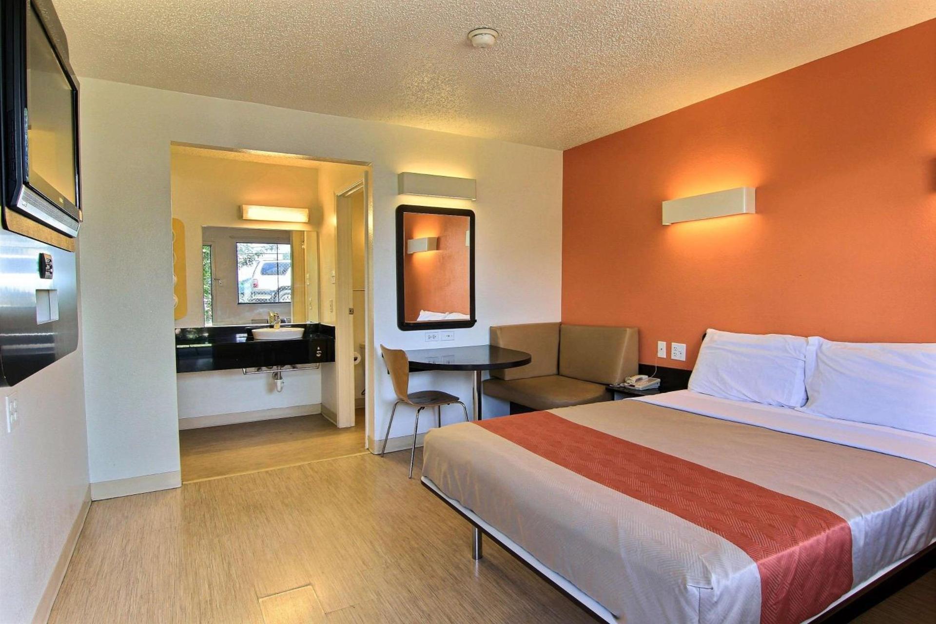 Motel 6-Austin, TX - North Central photo 13
