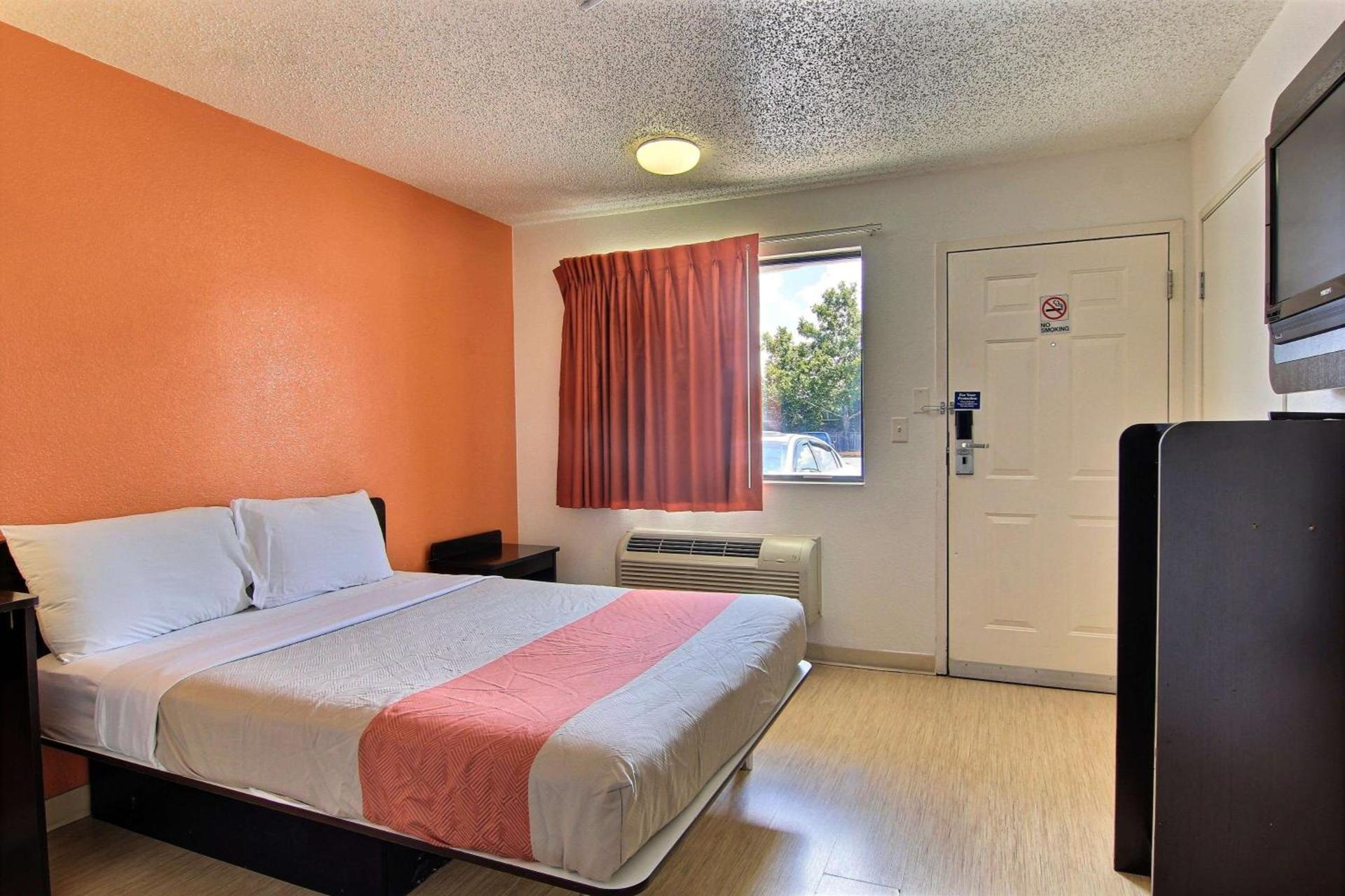 Motel 6-Austin, TX - North Central photo 15