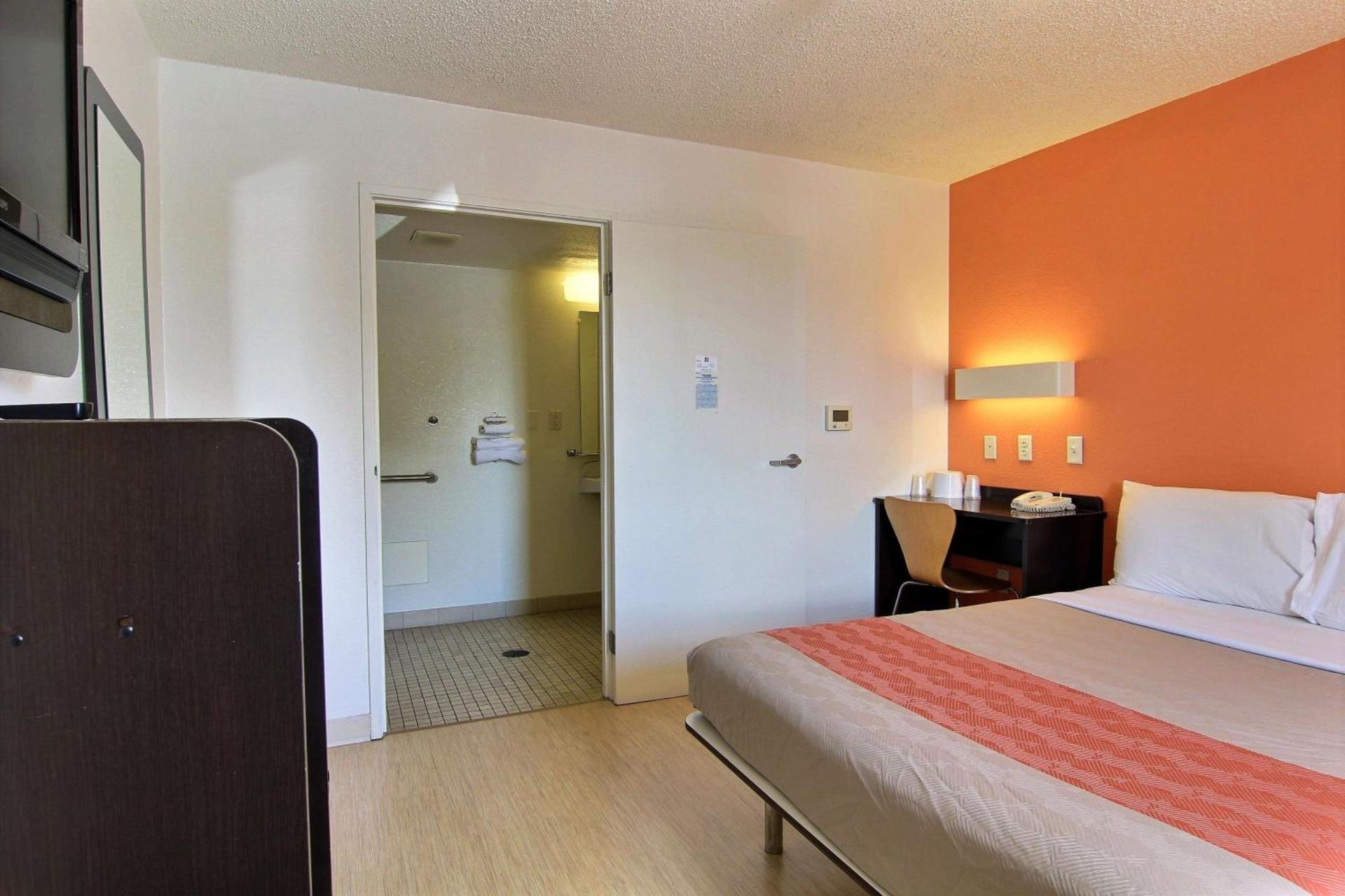 Motel 6-Austin, TX - North Central photo 16