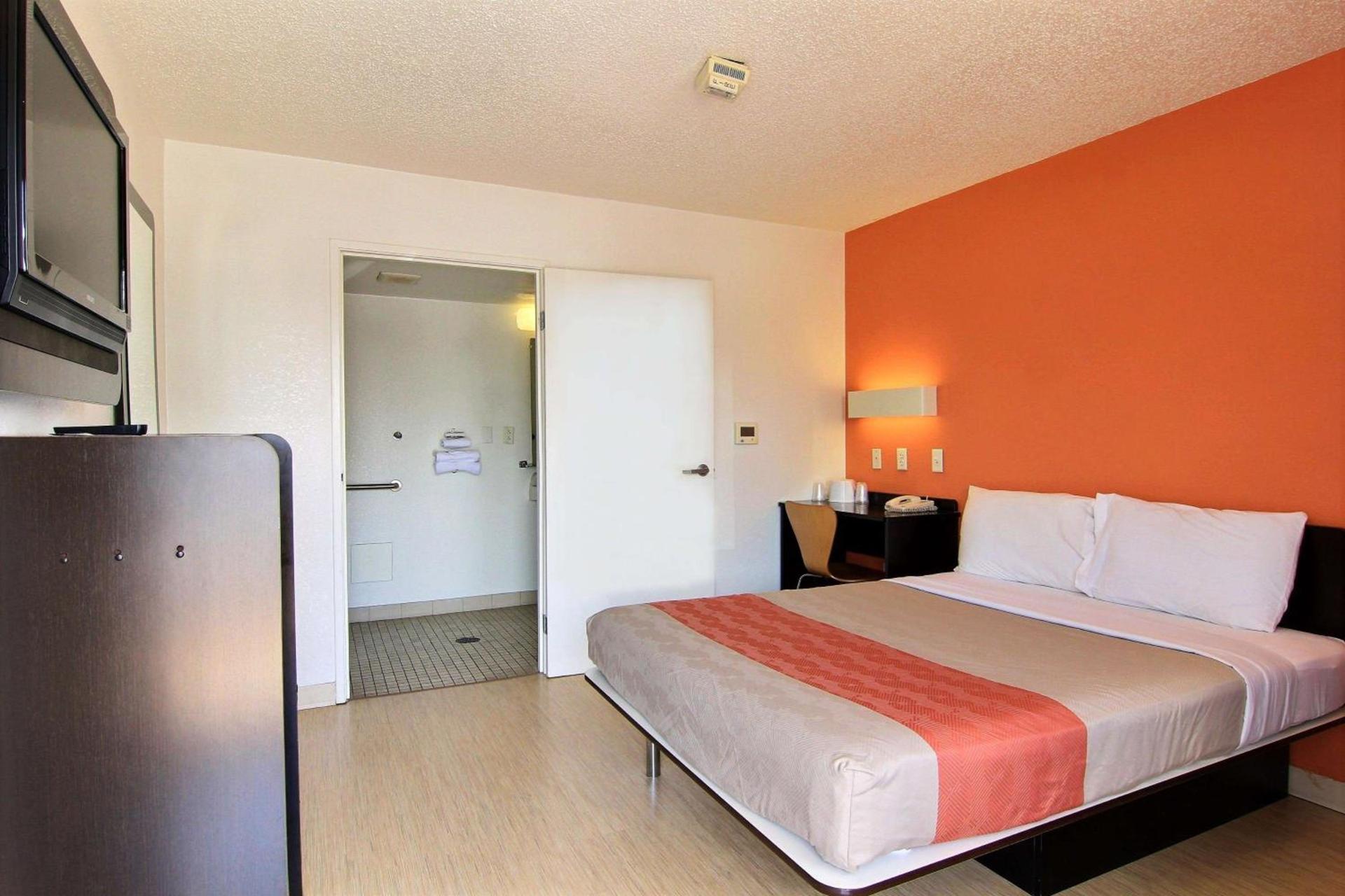 Motel 6-Austin, TX - North Central photo 17
