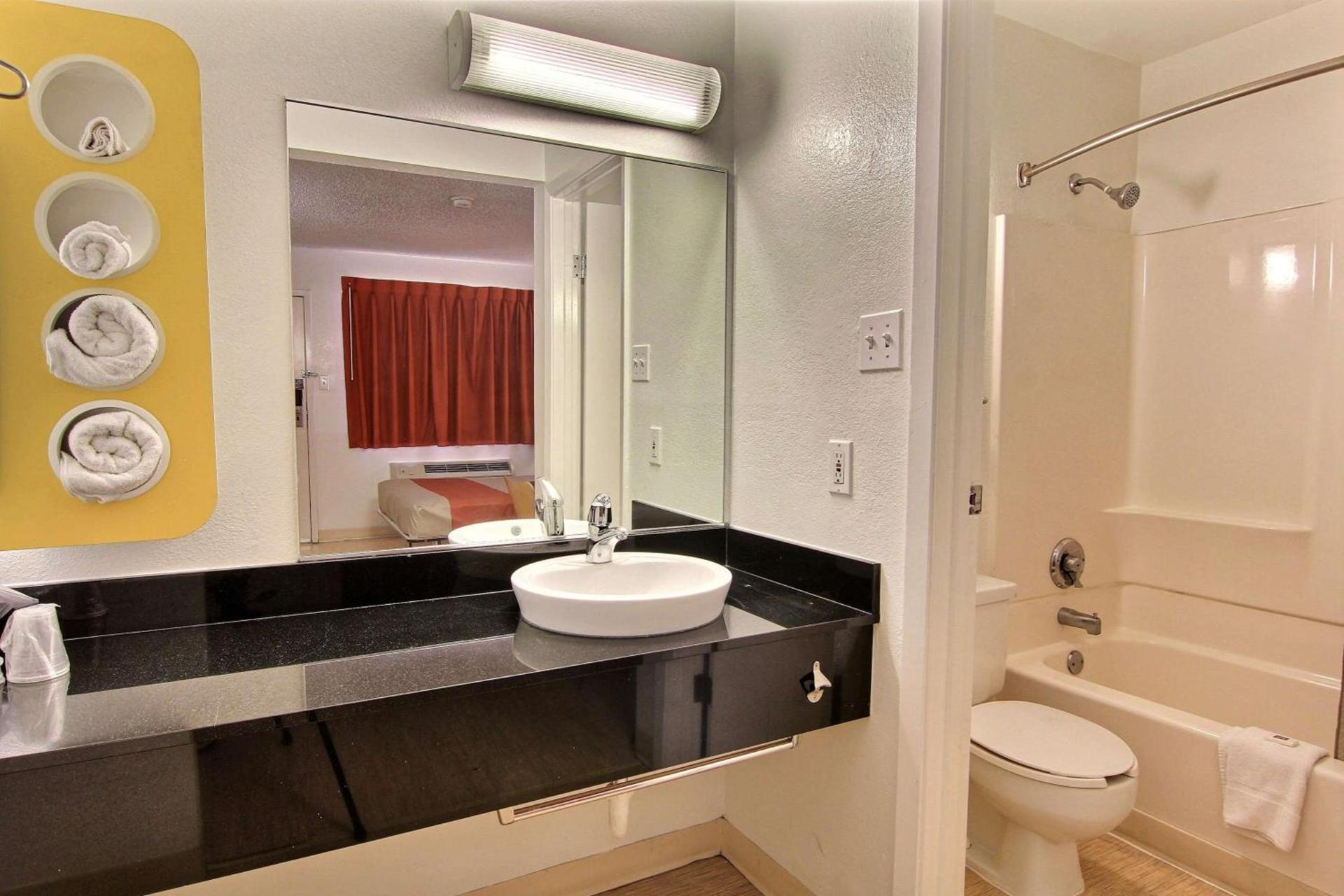 Motel 6-Austin, TX - North Central photo 18