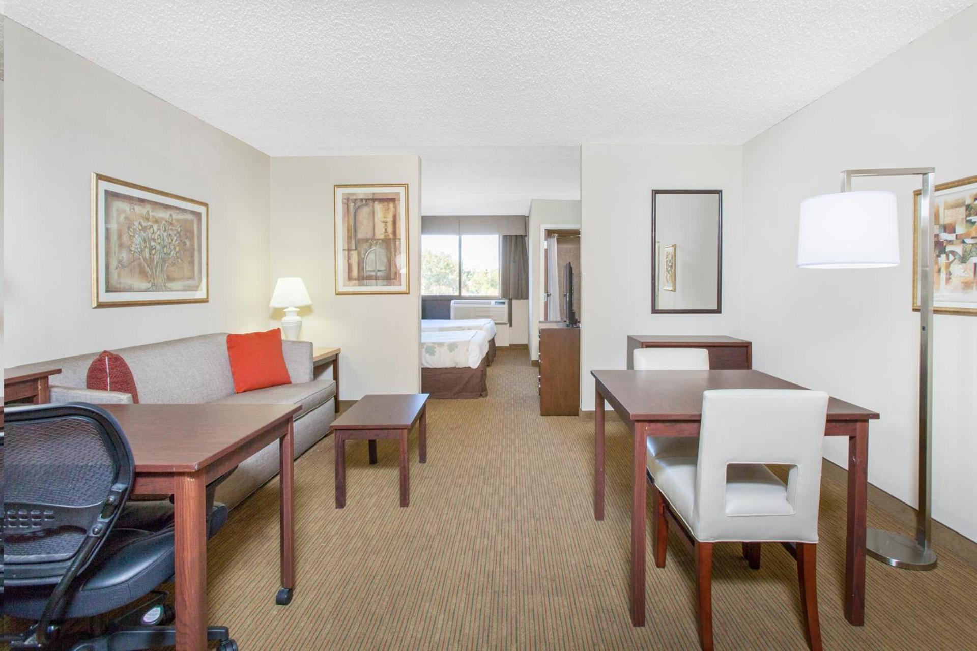 Hawthorn Suites Midwest City photo 14