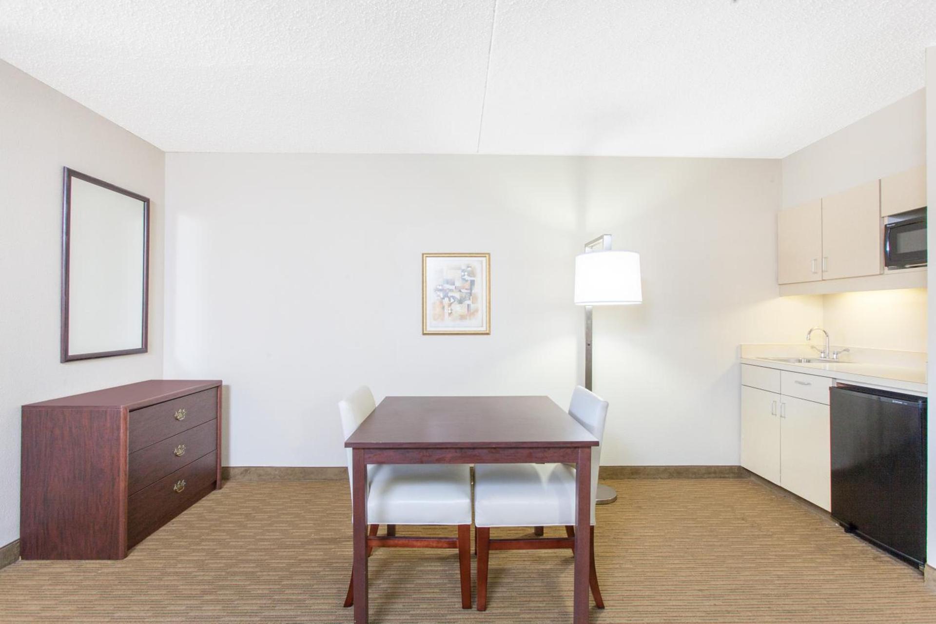 Hawthorn Suites Midwest City photo 10