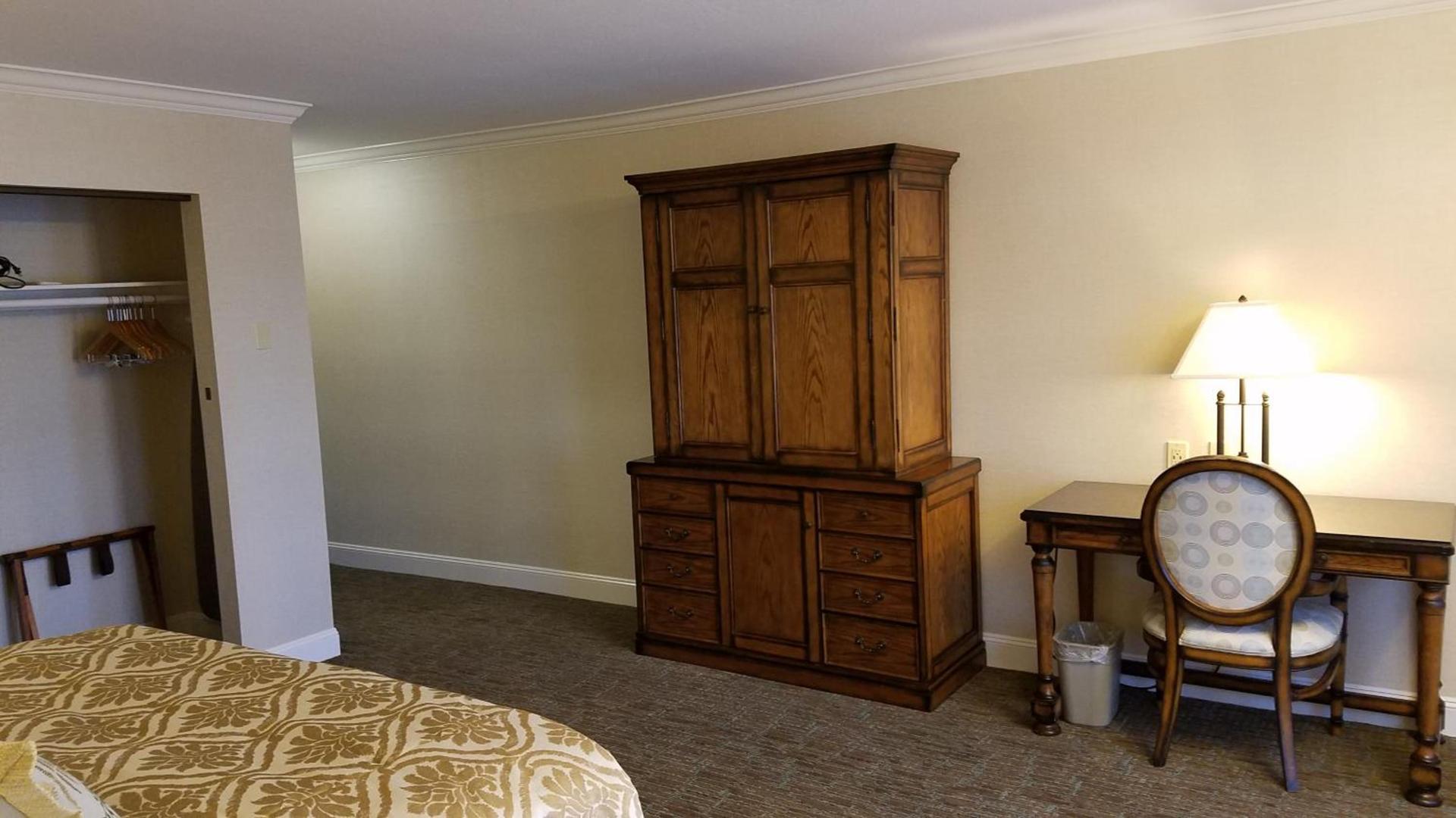 Chelsea Inn photo 39