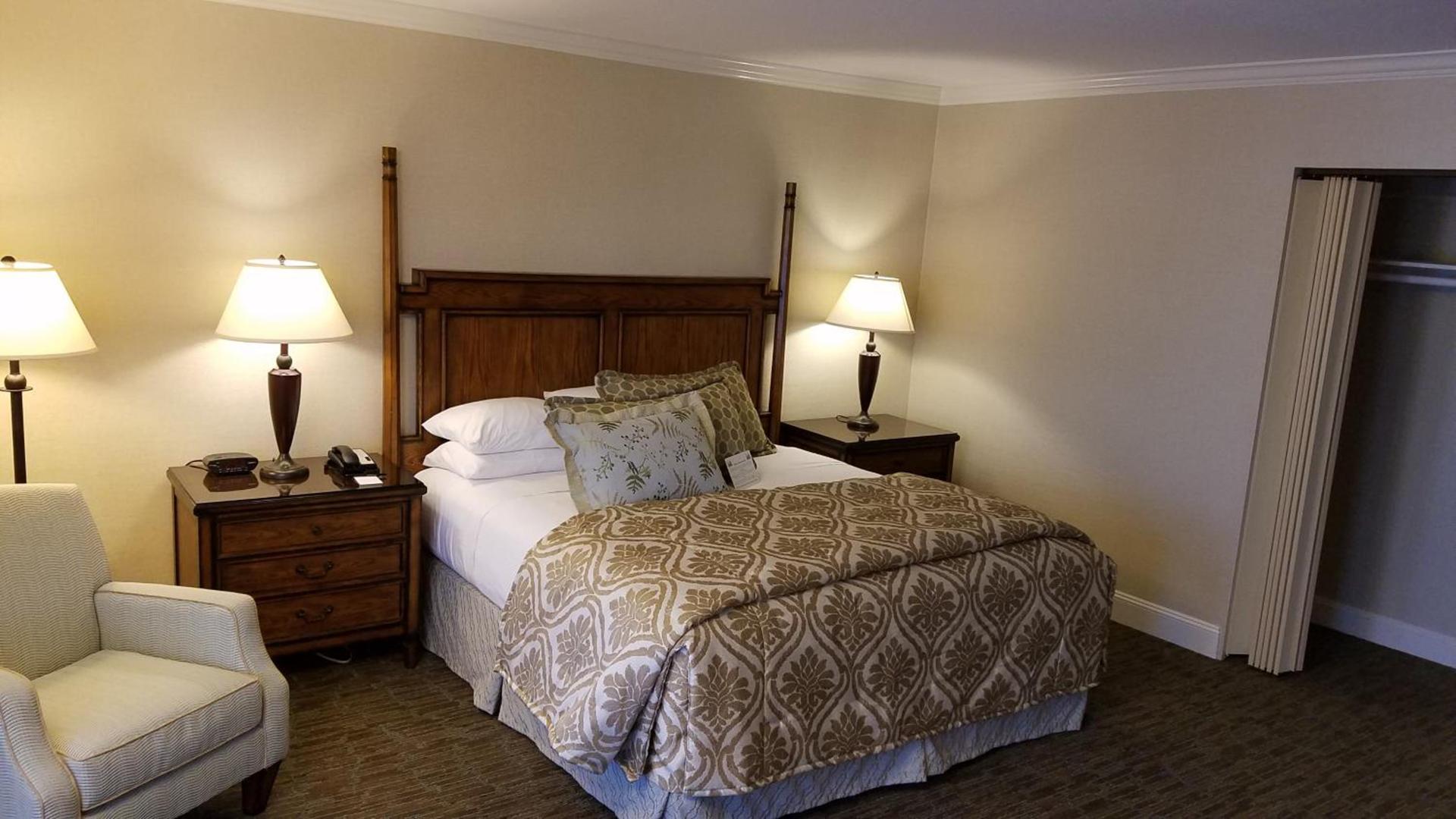 Chelsea Inn photo 40