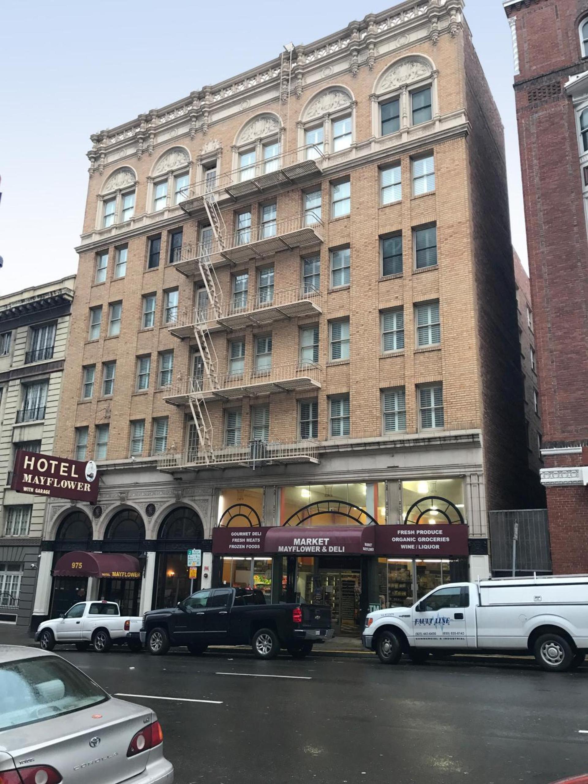 Mayflower Hotel photo 1