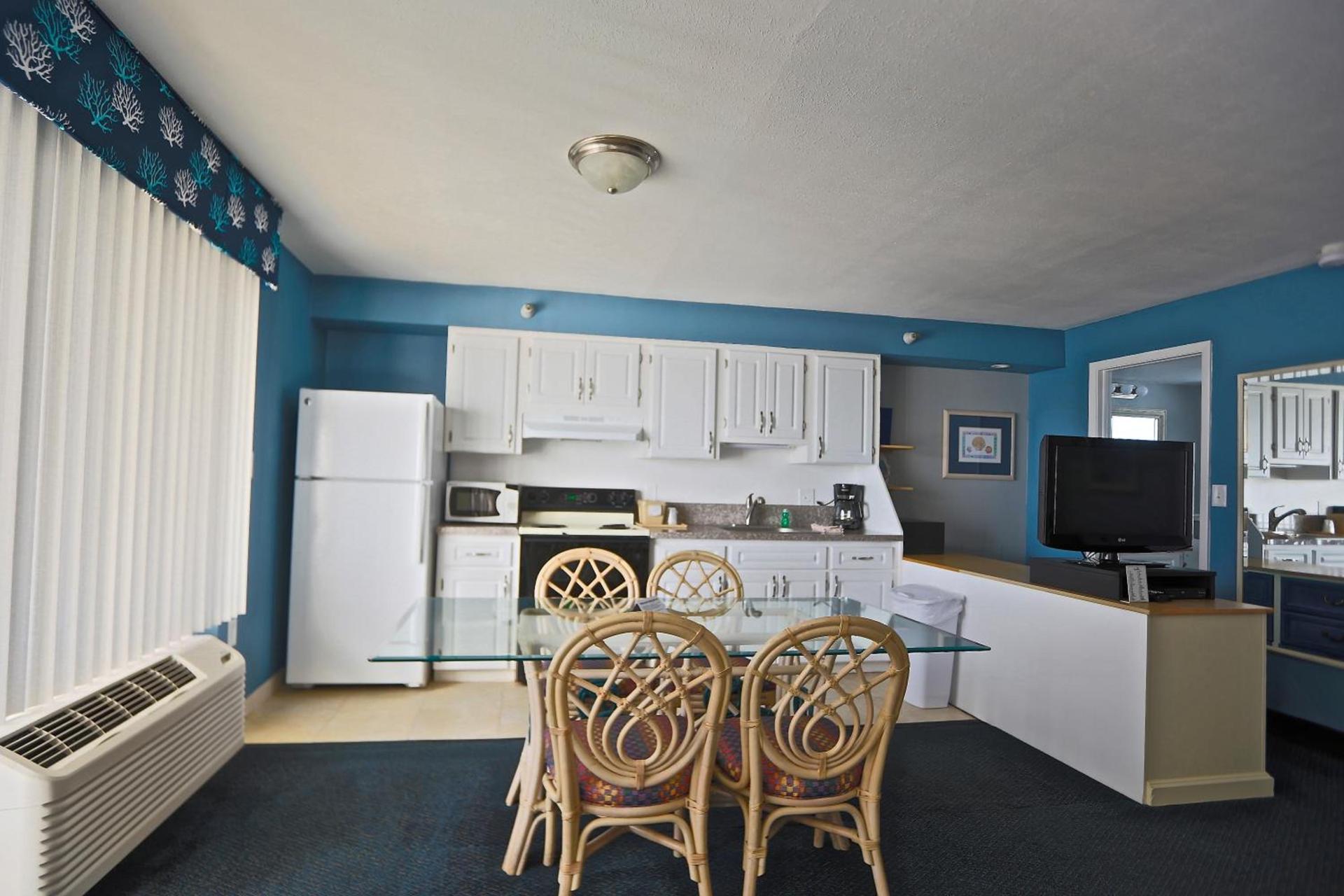 Shoreline Island Resort - Exclusively Adult photo 10