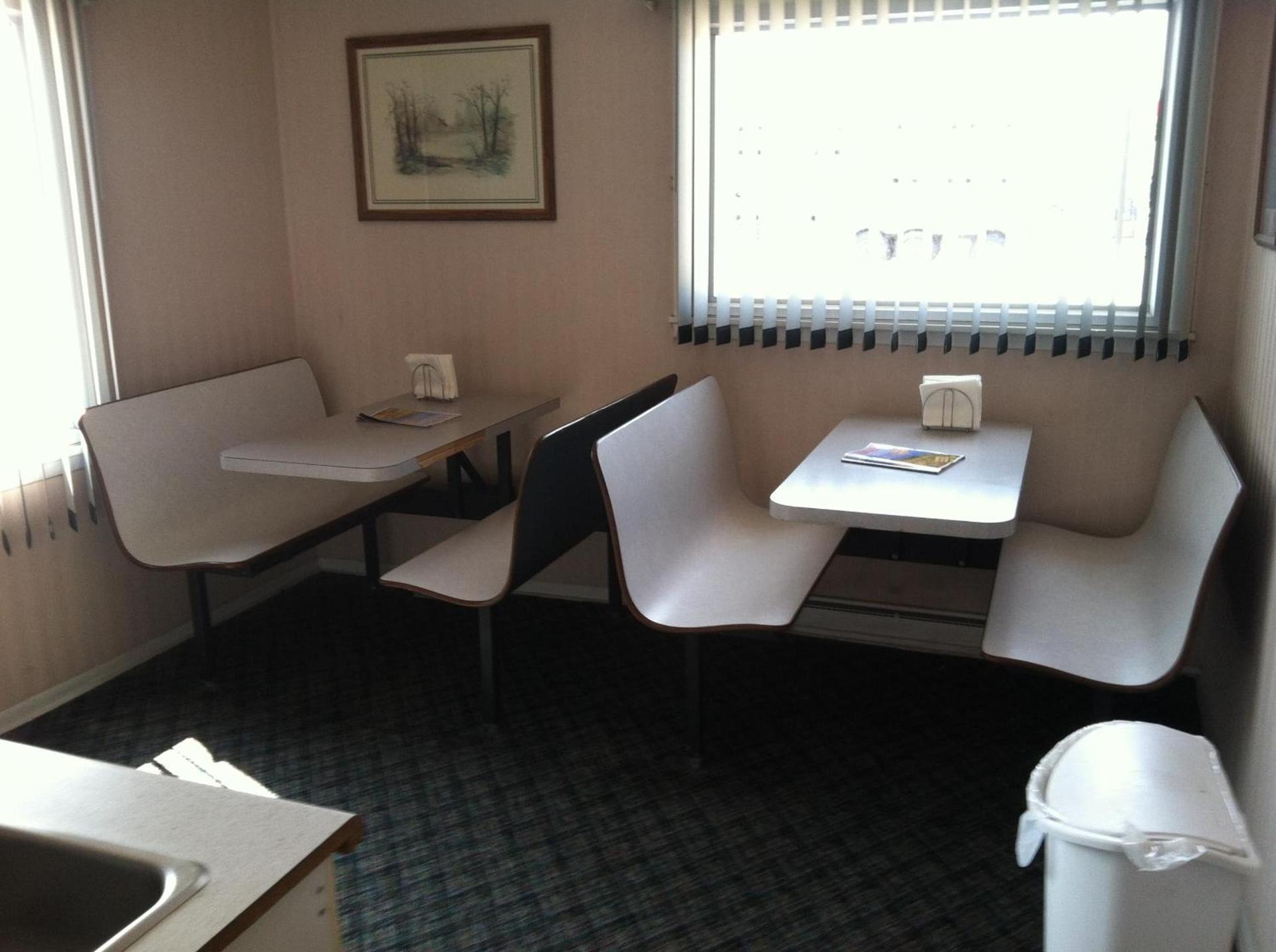 Brooks Motel photo 19