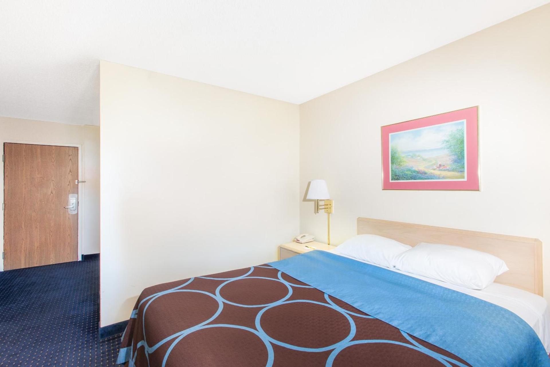 Rodeway Inn photo 23