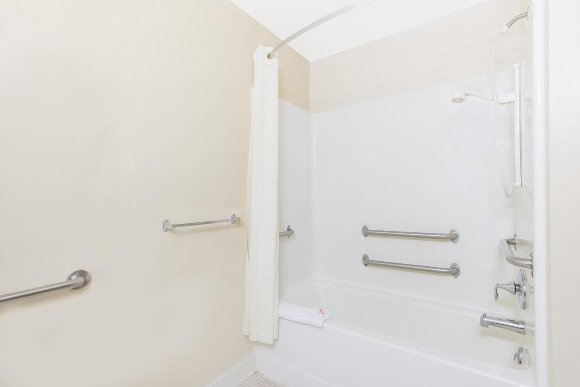 Rodeway Inn photo 22