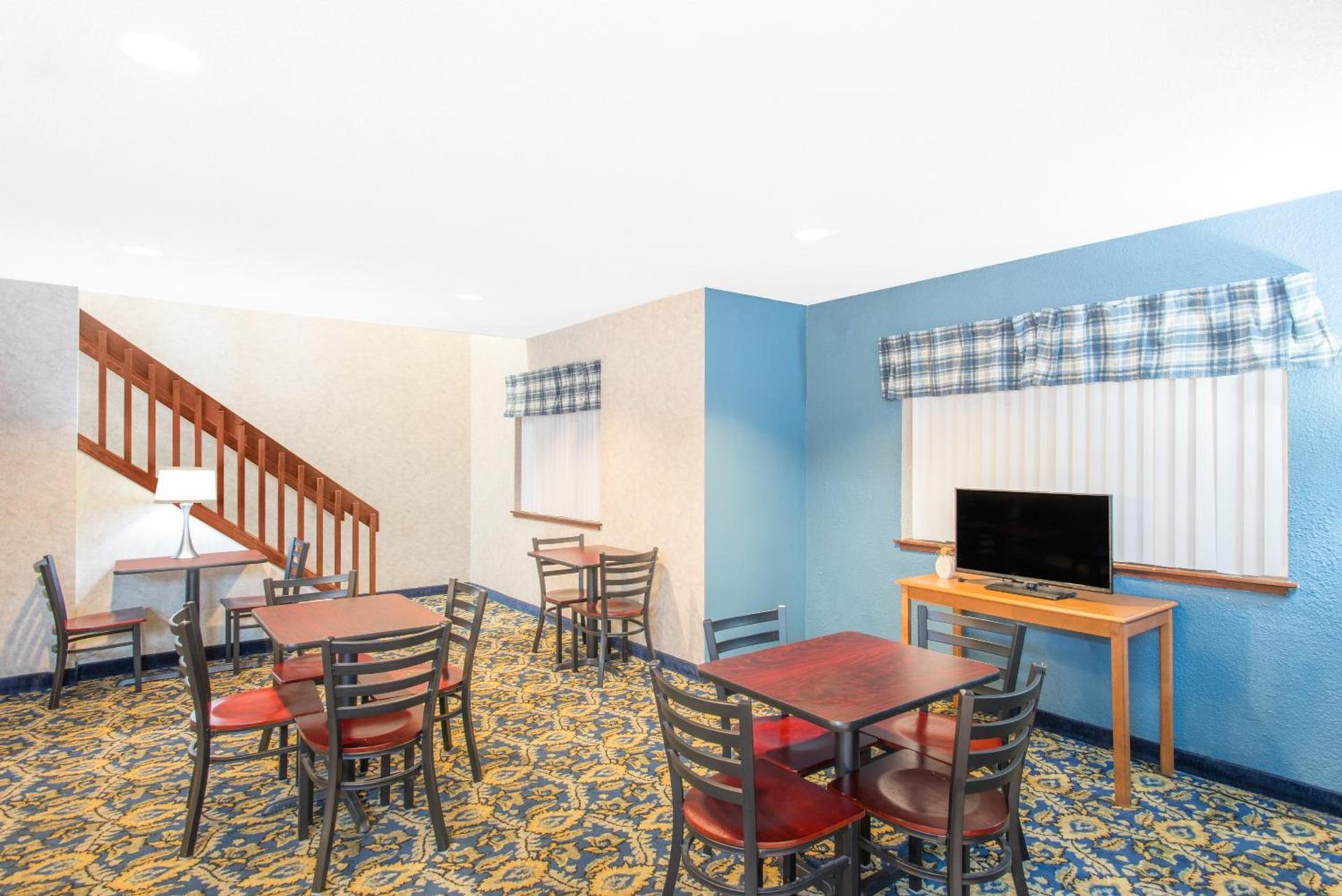 Rodeway Inn photo 15