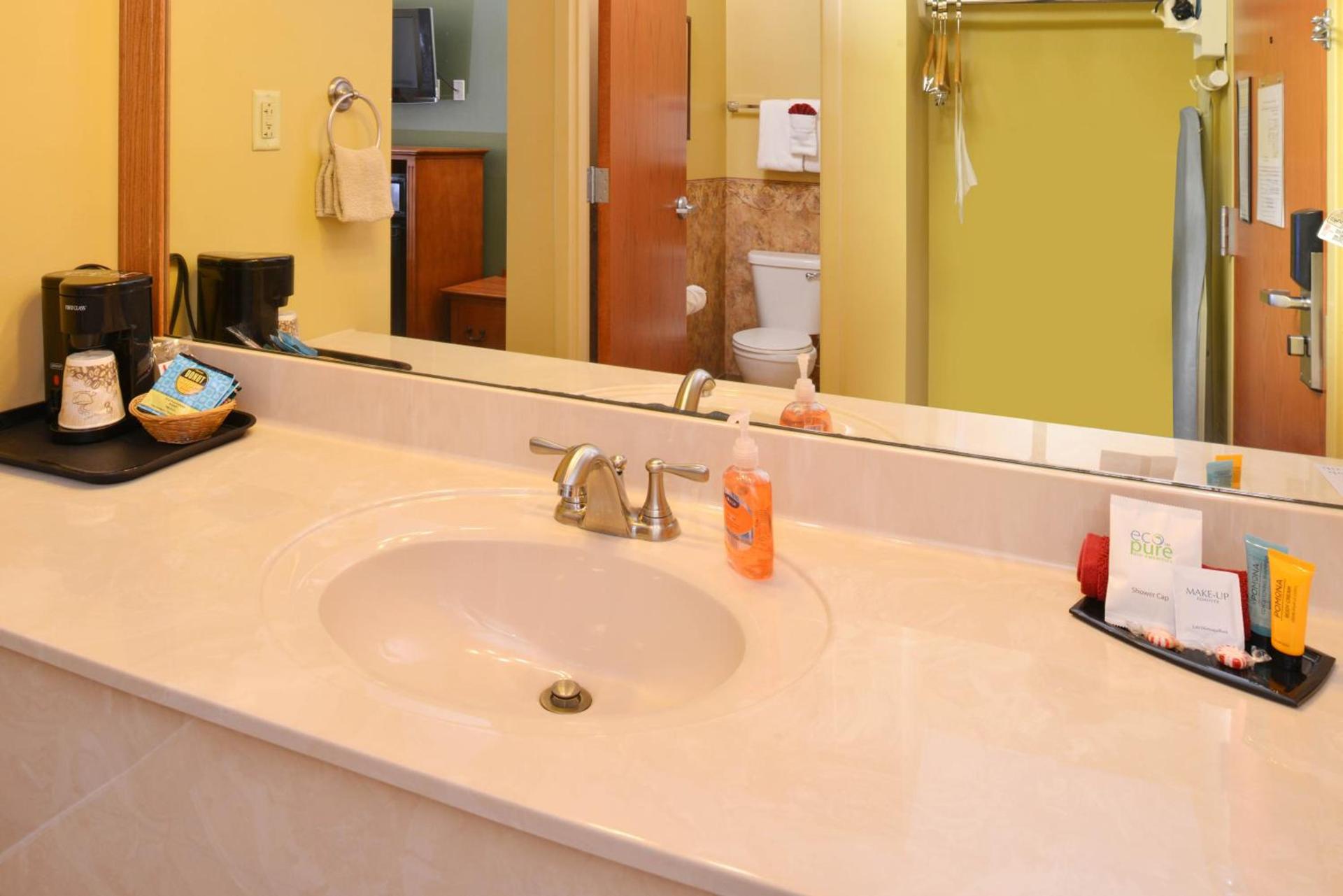Country Hearth Inn & Suites Edwardsville photo 16