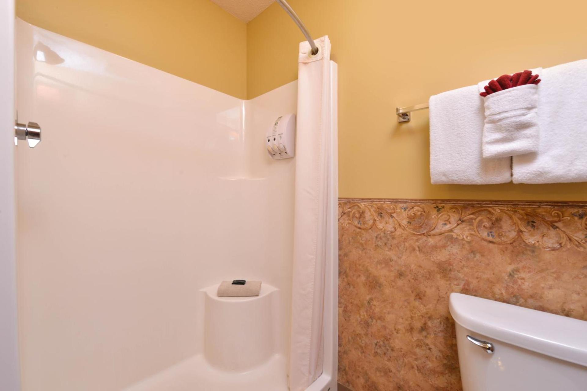 Country Hearth Inn & Suites Edwardsville photo 28