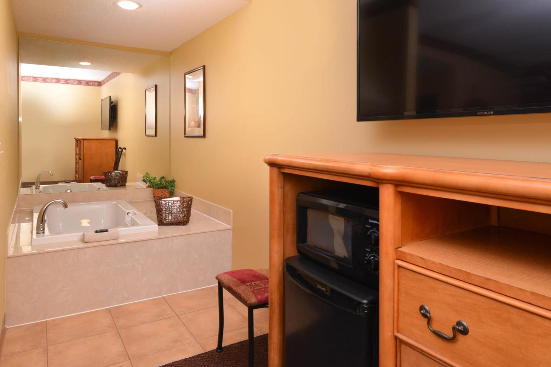 Country Hearth Inn & Suites Edwardsville photo 24