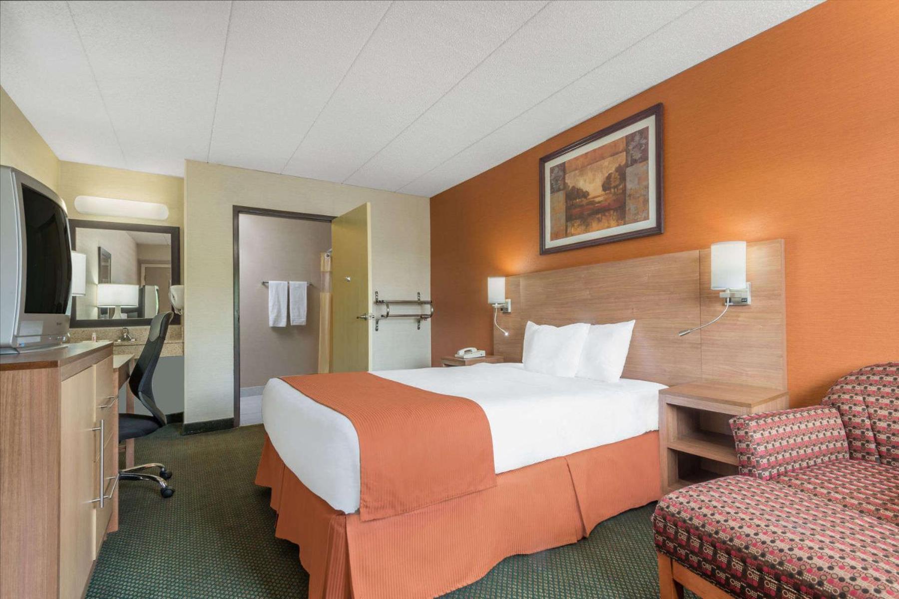 Days Inn by Wyndham Columbus Fairgrounds photo 14