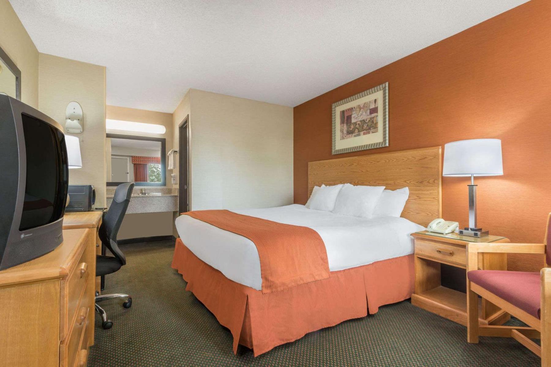 Days Inn by Wyndham Columbus Fairgrounds photo 18