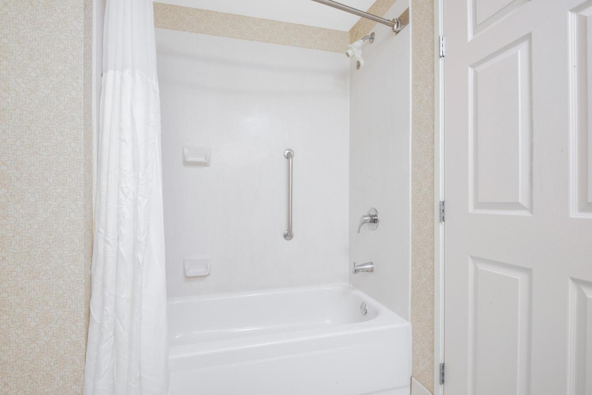 Wingate by Wyndham Gillette photo 50
