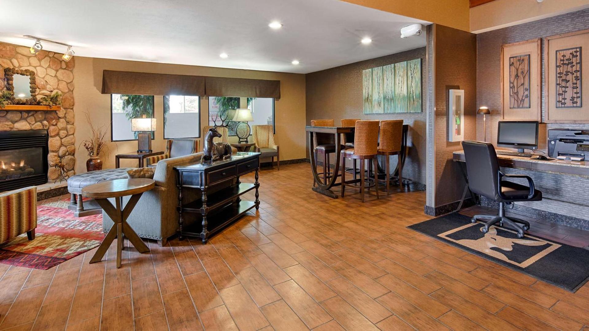 Best Western Plus Deer Park Hotel and Suites photo 2