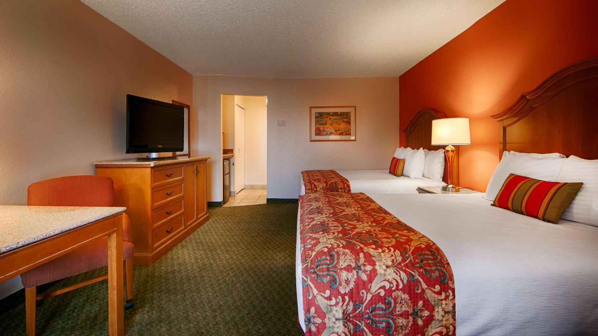 Best Western Plus A Wayfarer's Inn & Suites photo 9