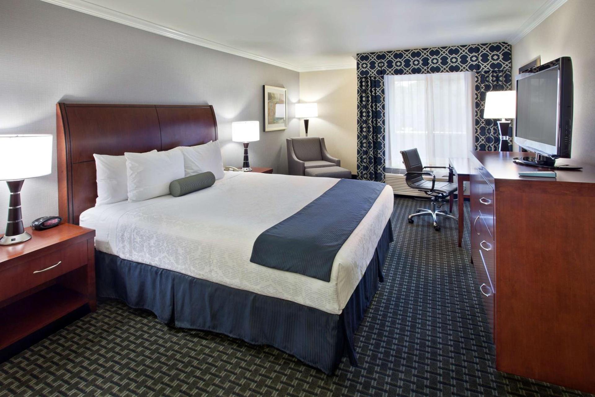 Best Western Plus Marina Shores Hotel photo 9