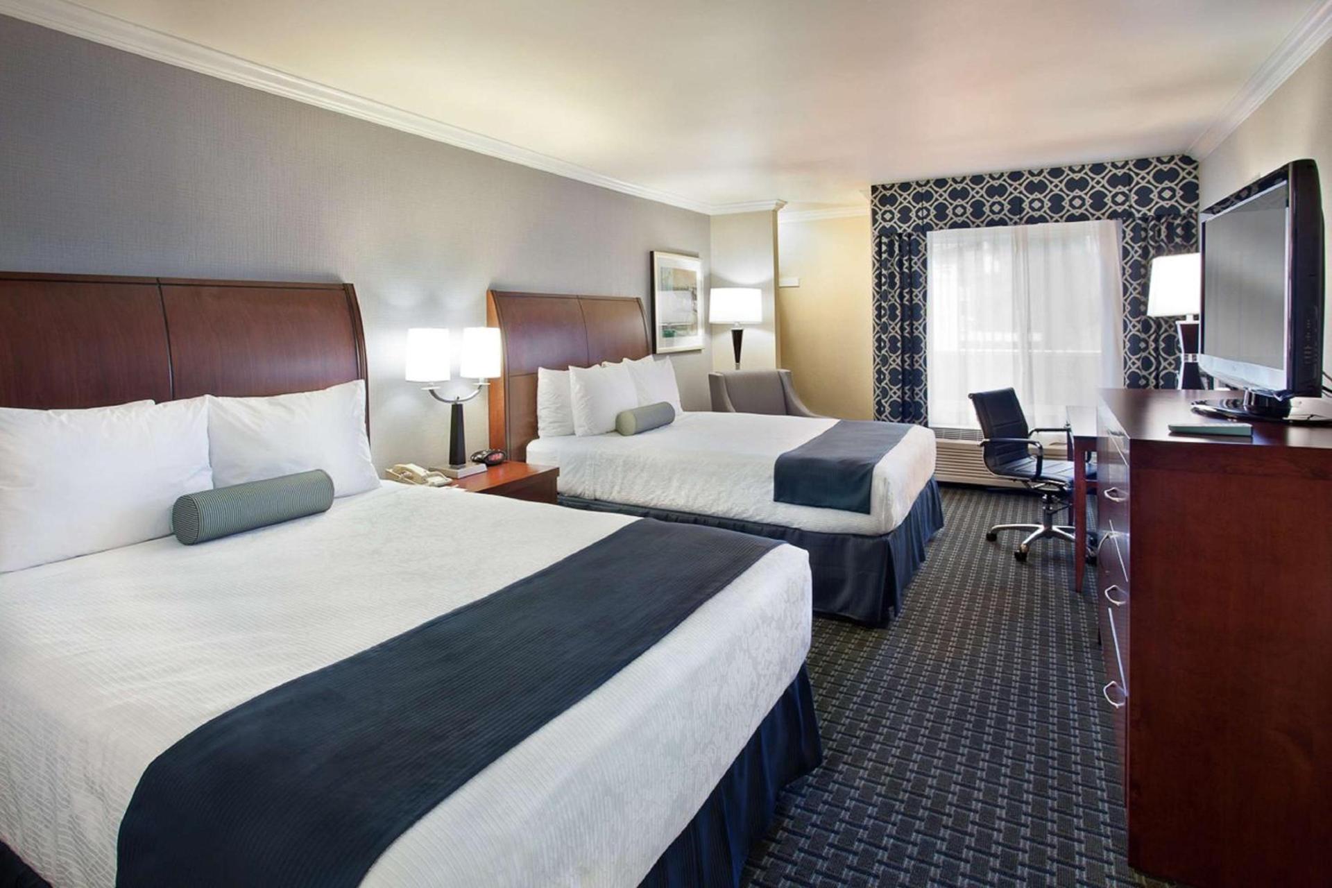 Best Western Plus Marina Shores Hotel photo 3
