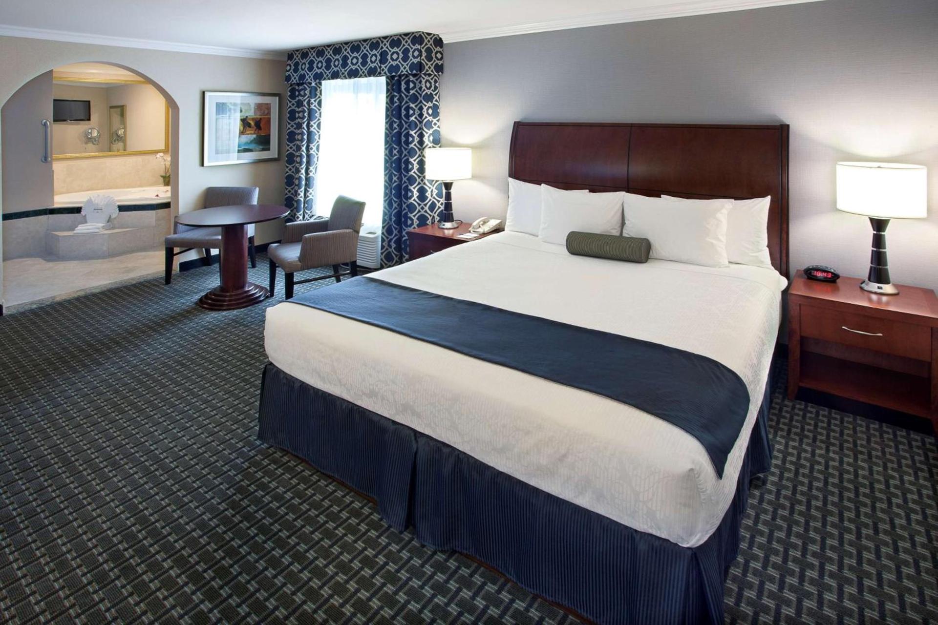 Best Western Plus Marina Shores Hotel photo 12