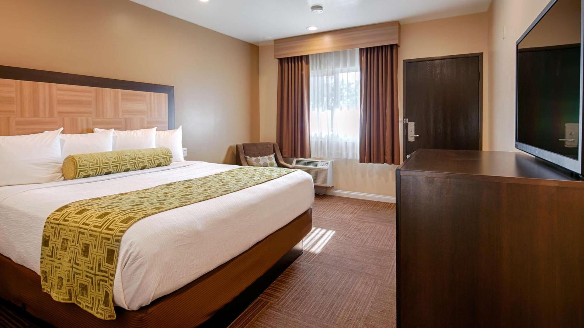 Best Western Plus Glendale photo 14