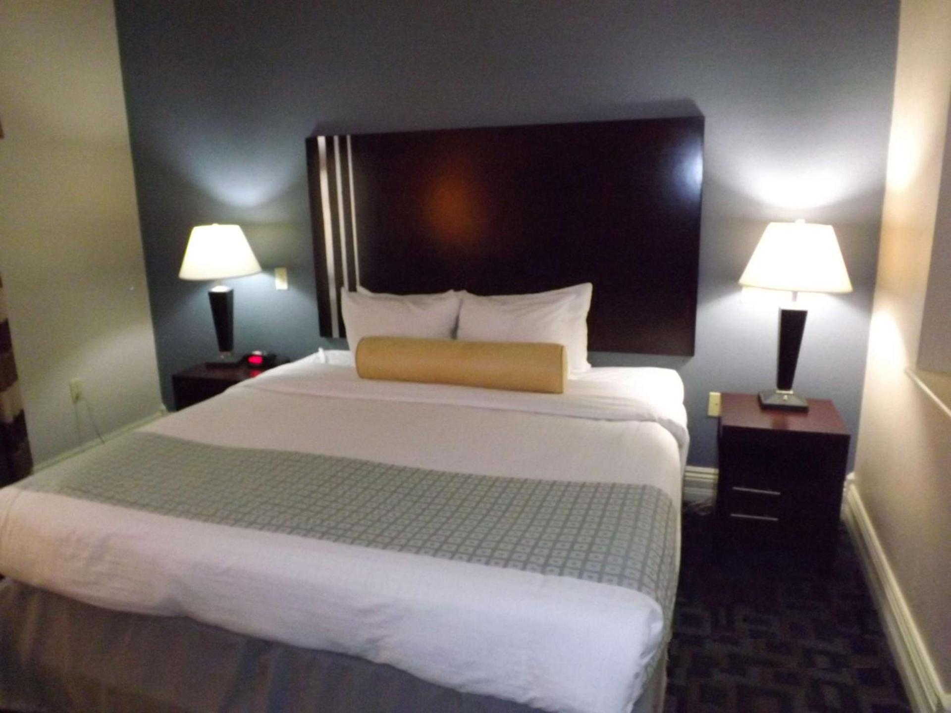 Best Western Plus Kalamazoo Suites photo 12
