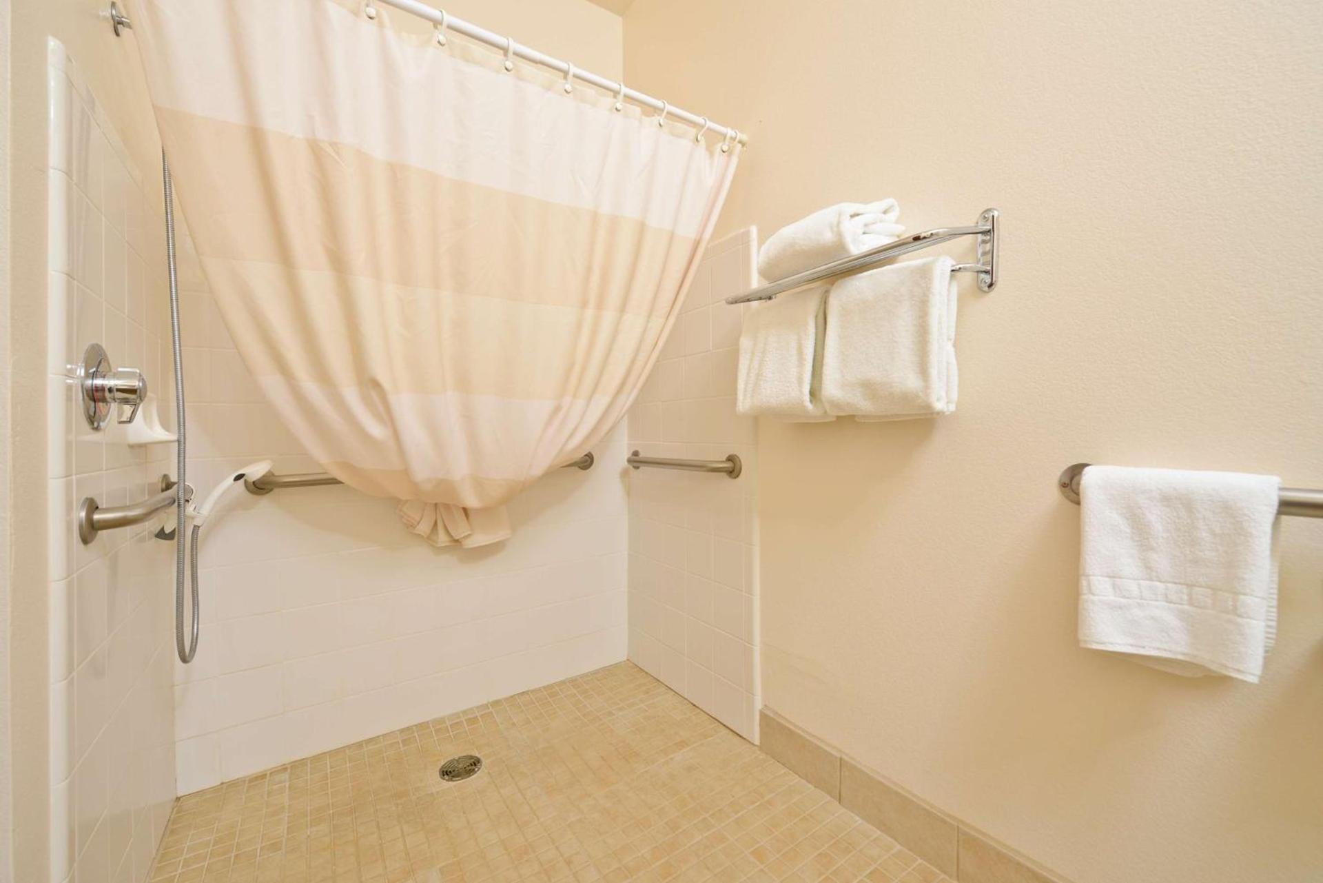 Best Western Plus Wakeeney Inn & Suites photo 12