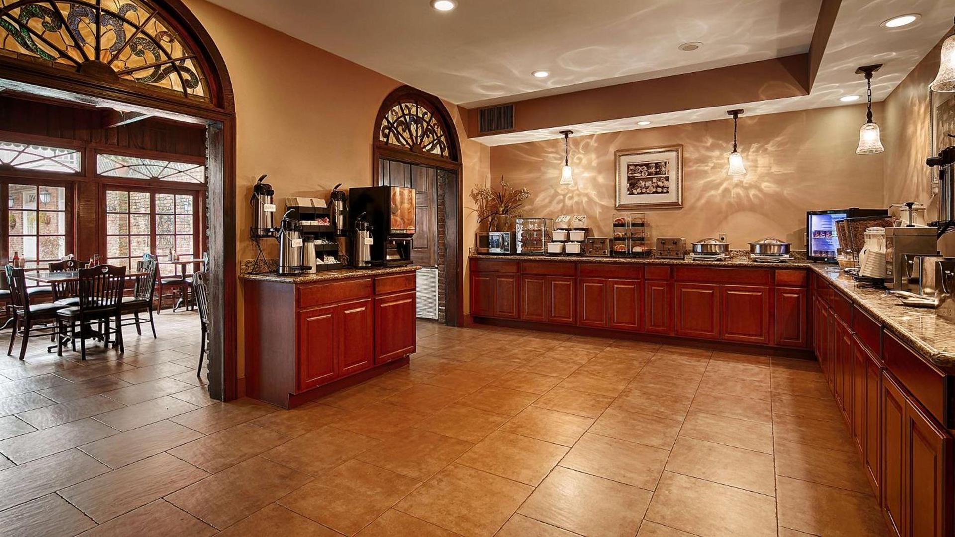 Best Western Plus French Quarter Courtyard Hotel photo 7