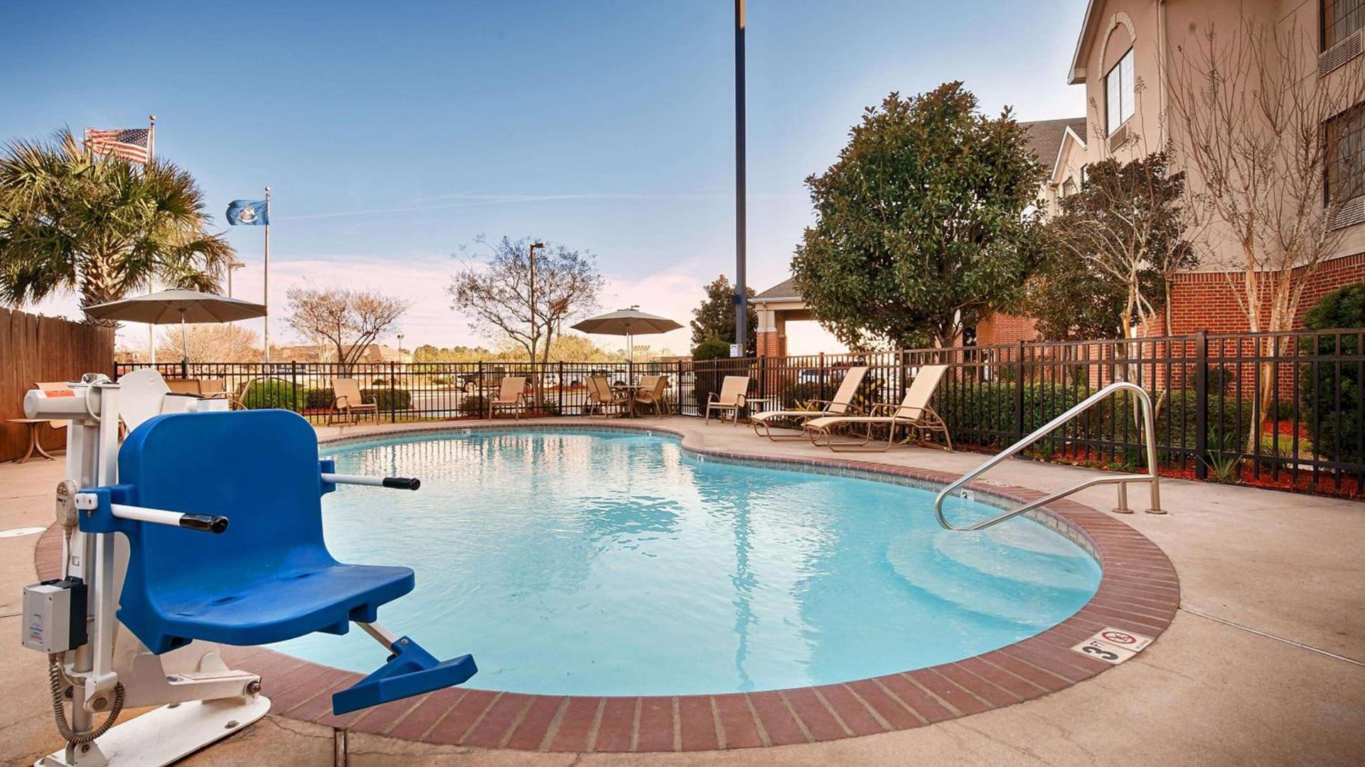 Best Western Plus Executive Hotel & Suites photo 8
