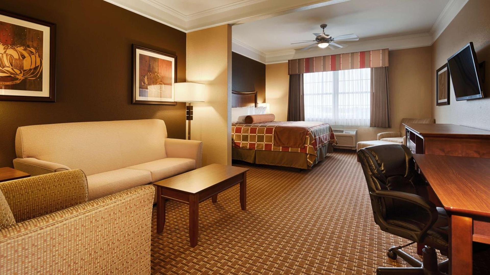Best Western Plus Easton Inn & Suites photo 11