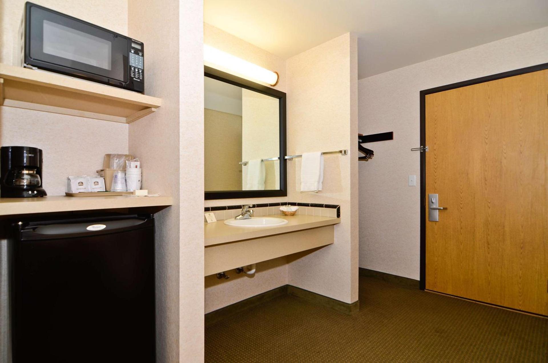Best Western Oak Meadows Inn photo 13