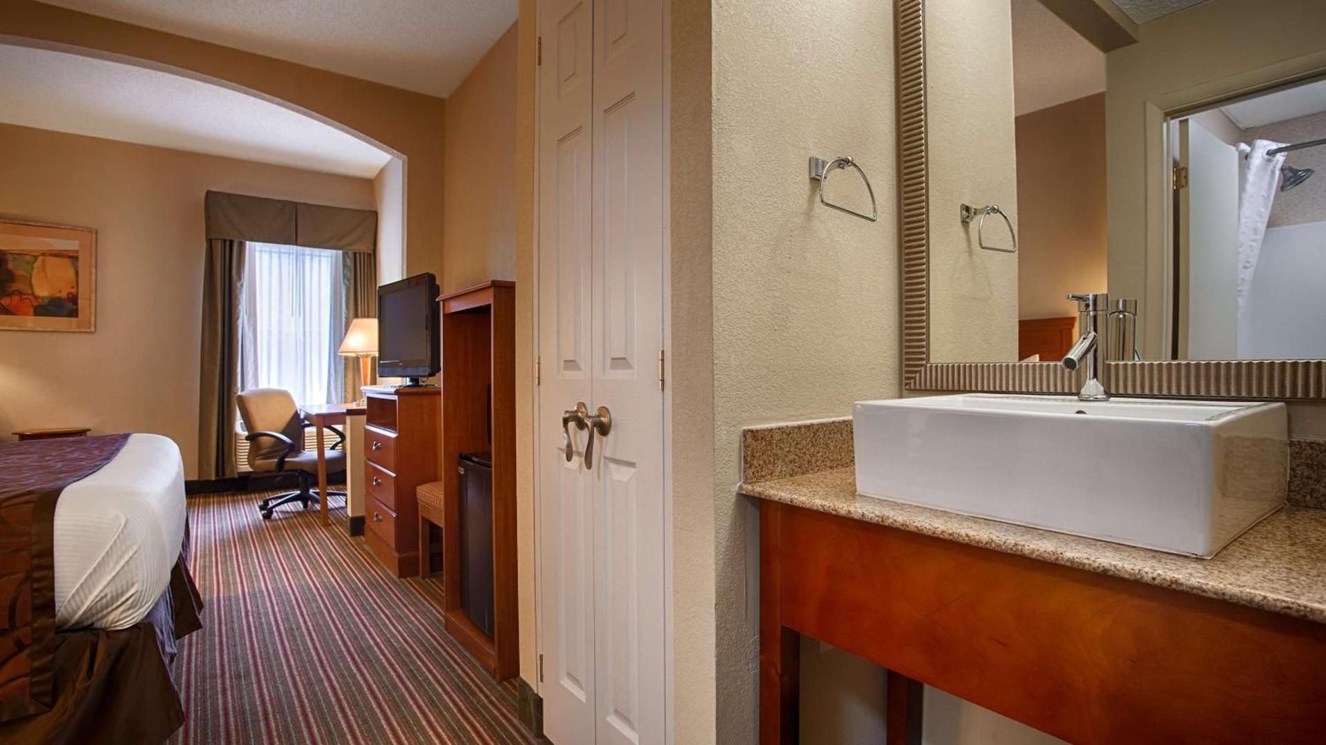 Best Western Plus Edison Inn photo 11