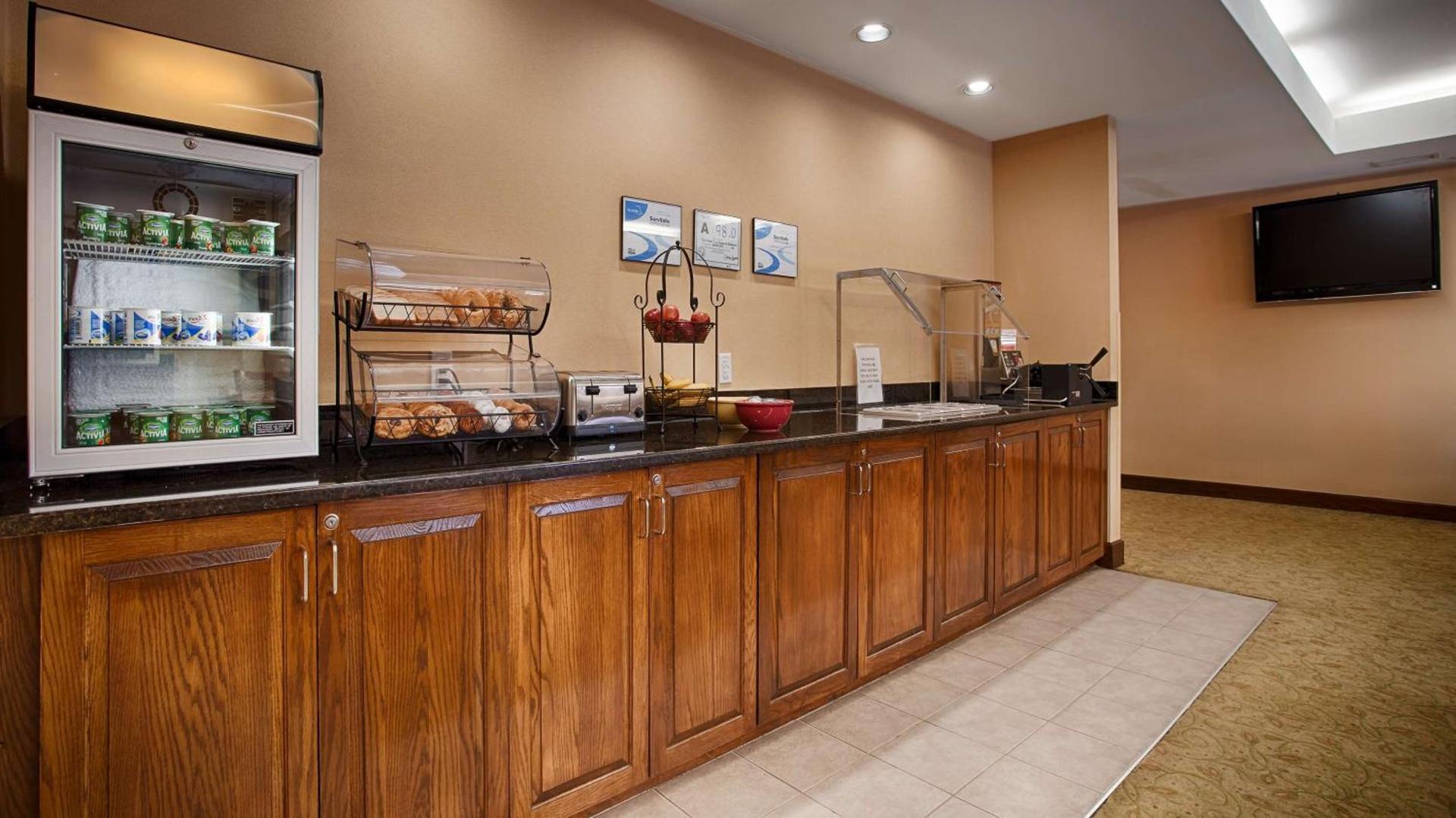 Best Western Plus Edison Inn photo 13