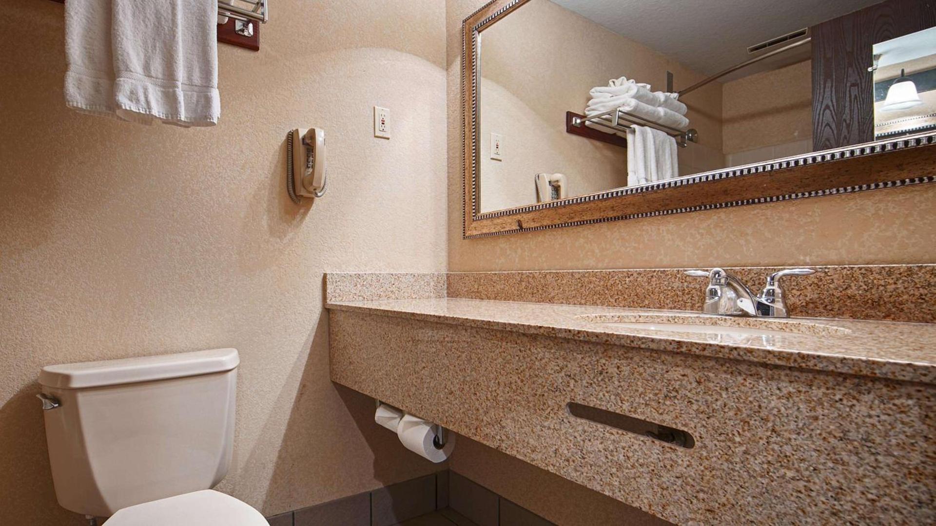 Best Western Plus Rama Inn photo 40