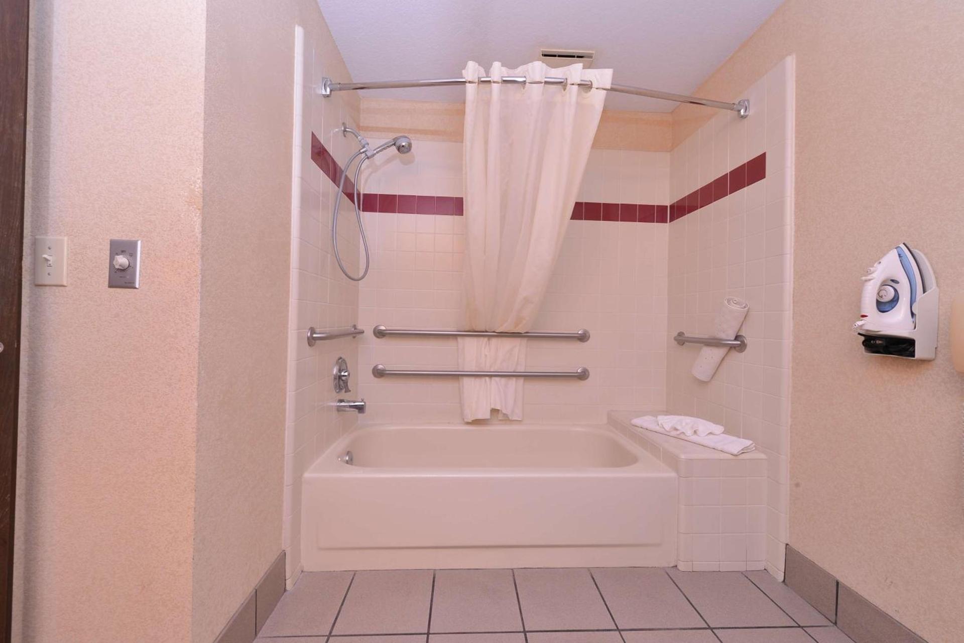 Best Western Plus Rama Inn photo 35