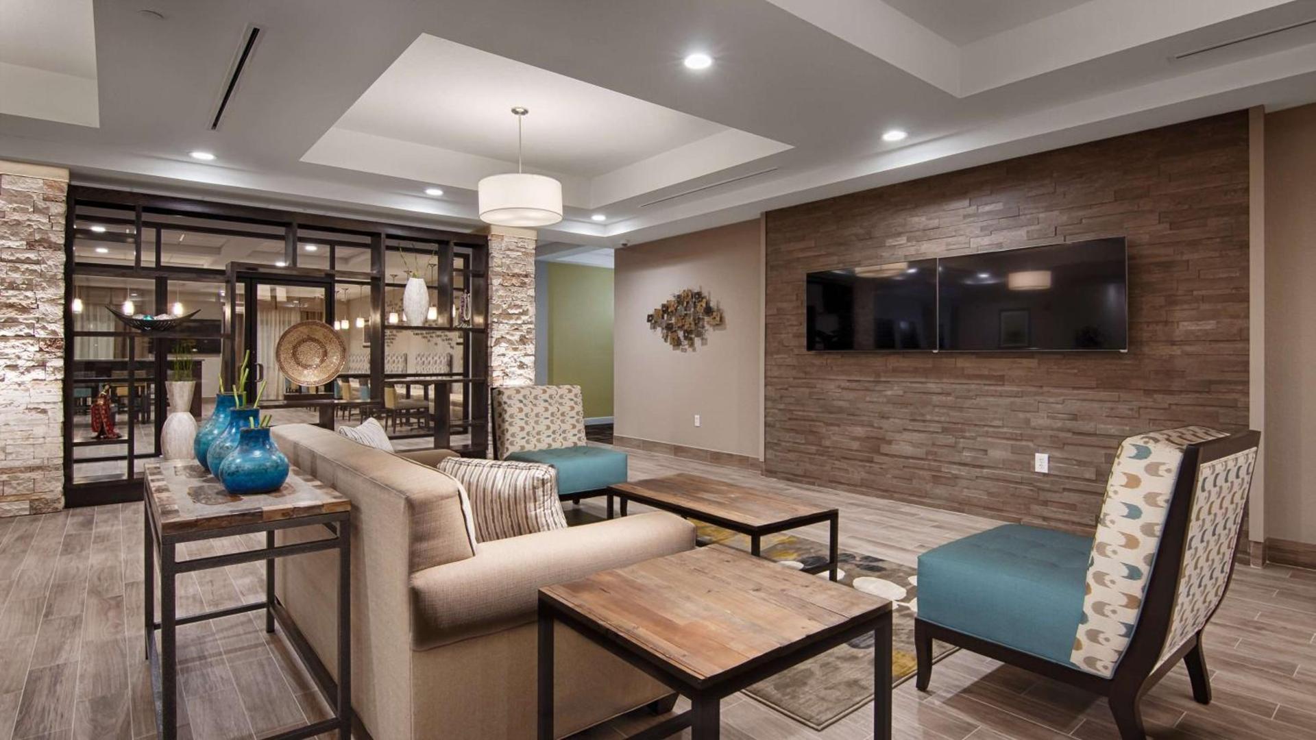 Best Western Plus College Station Inn & Suites photo 11