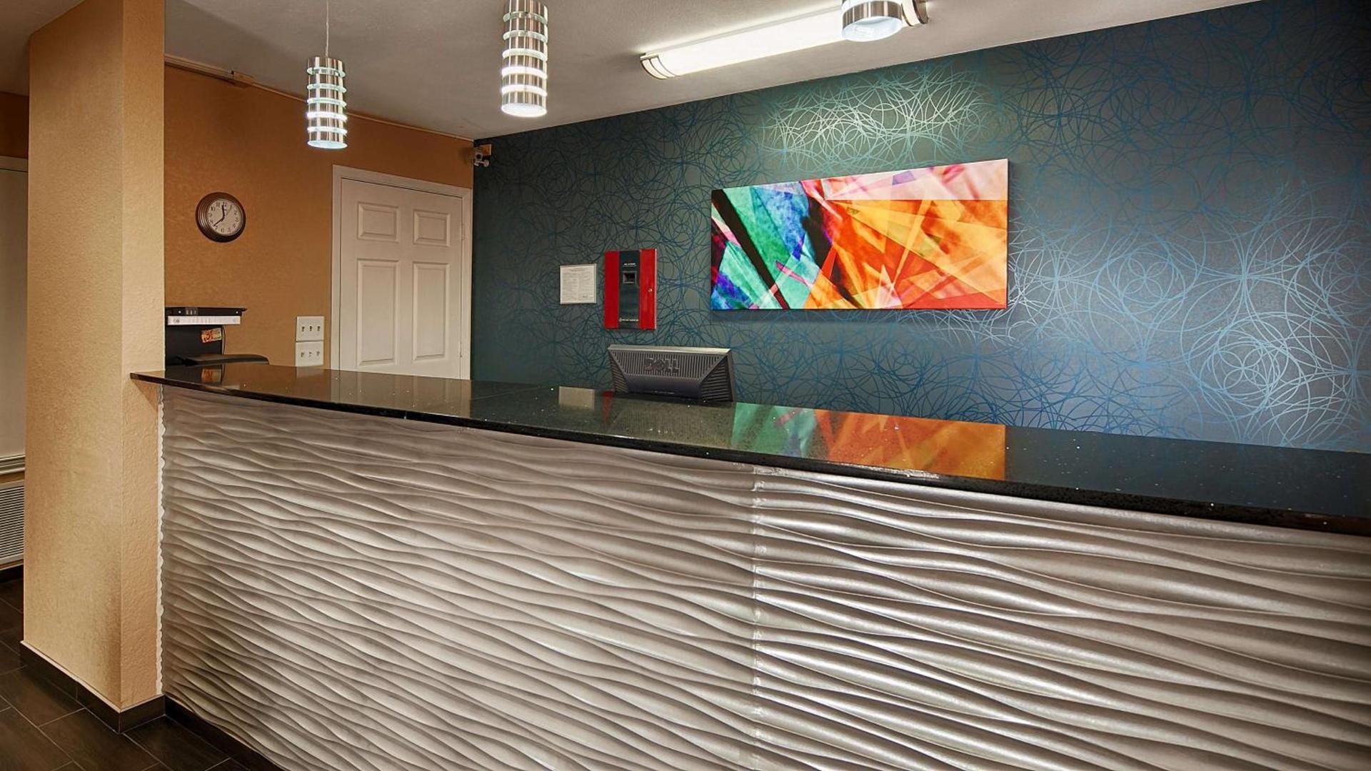 Best Western Cedar Inn photo 12