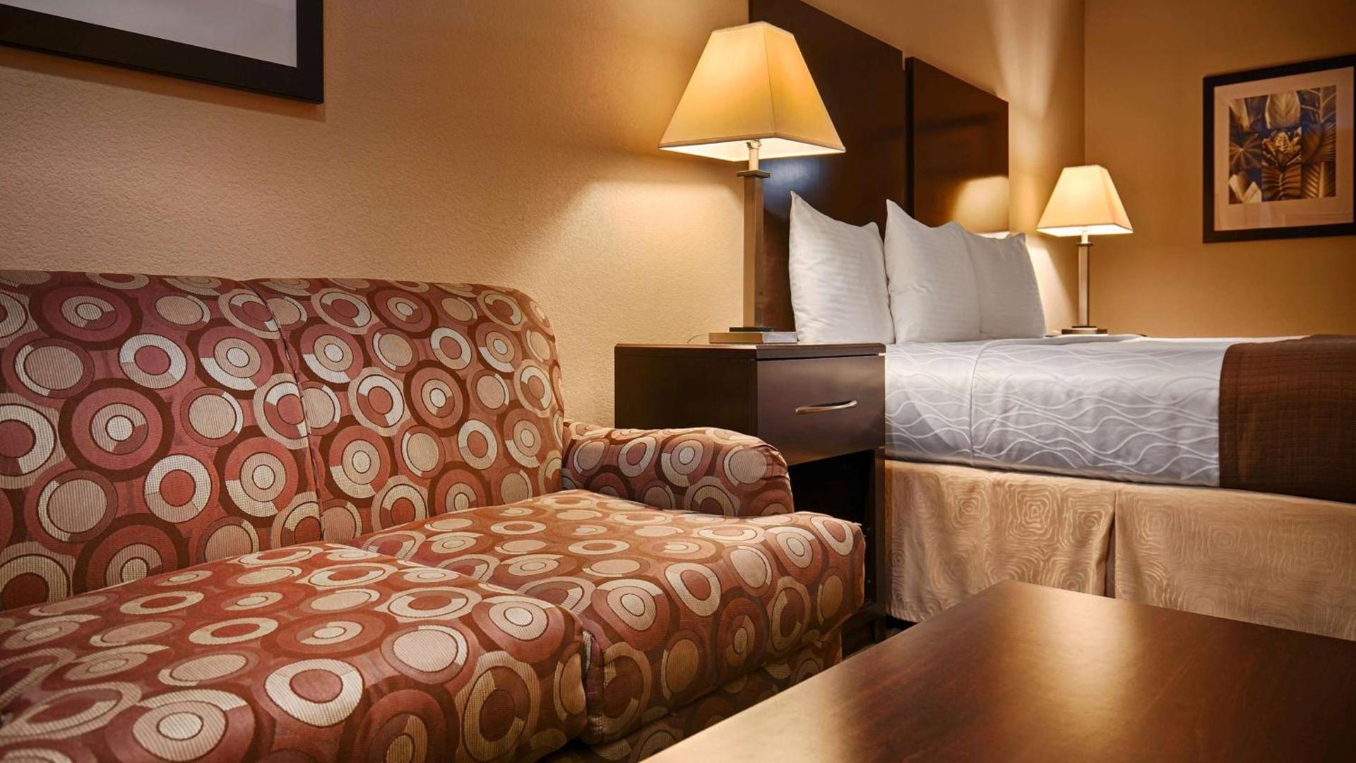 Best Western Cedar Inn photo 9