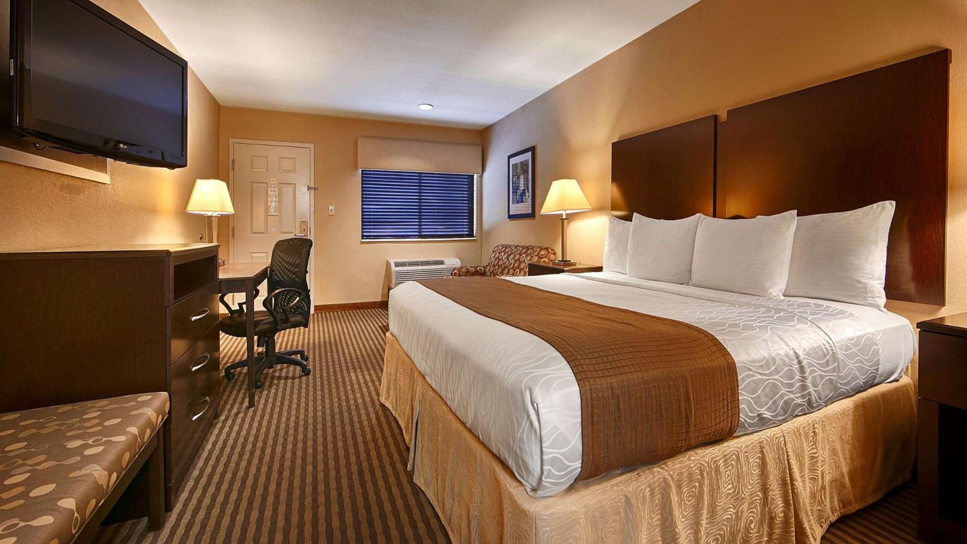 Best Western Cedar Inn photo 2