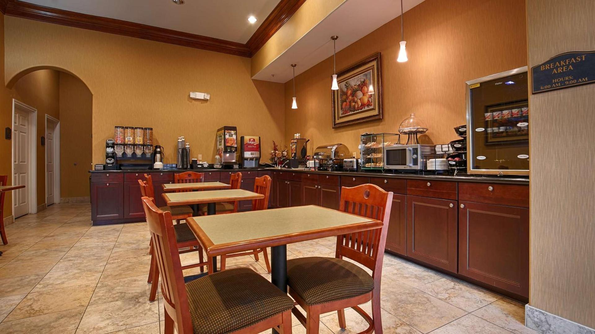 Best Western Plus New Caney Inn & Suites photo 6