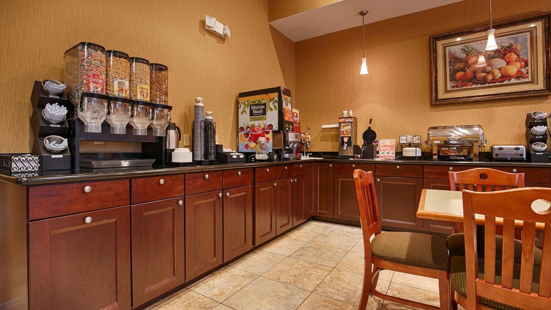 Best Western Plus New Caney Inn & Suites photo 16