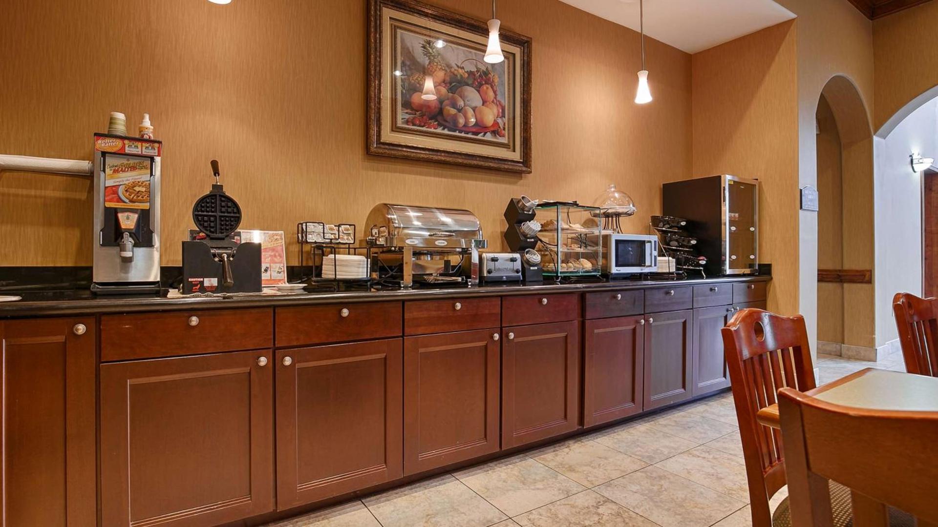 Best Western Plus New Caney Inn & Suites photo 7